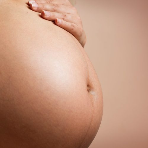 zwanger zwangerschapsmassage bij zwangerschap baby in Soest bekkenklachten ontspanning